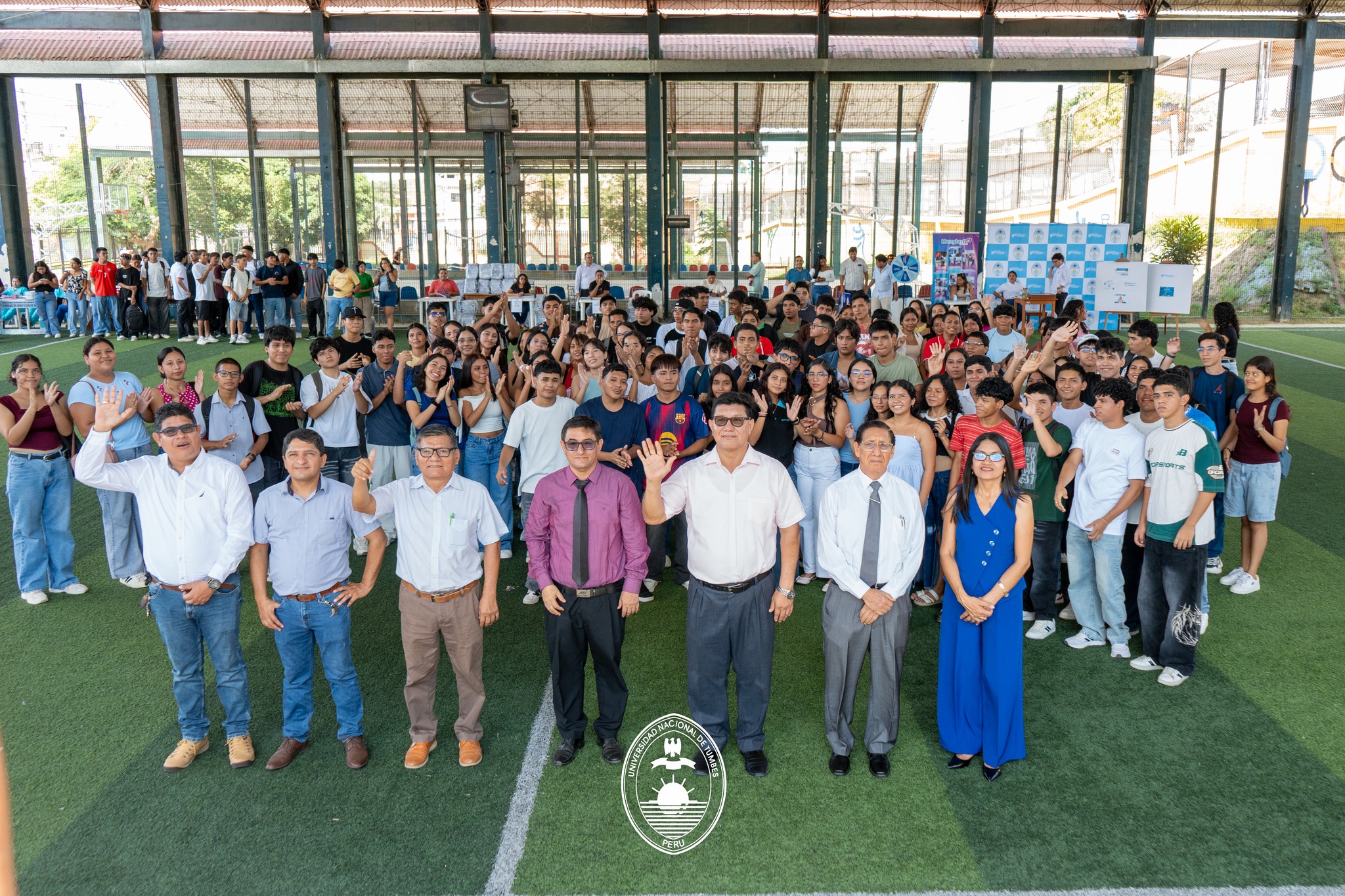 INTEGRACIÓN Y ENTREGA DE CUADERNOS INSTITUCIONALES A LOS NUEVOS INGRESANTES 